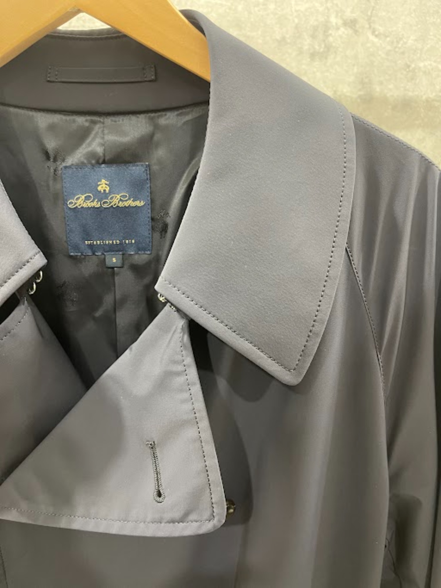 BROOKS BROTHERS/ブルックスブラザーズ】よりナイロン ストレッチ ダブルブレスト トレンチコート が入荷しました。[2024.04.01発行]｜トレファクスタイル吉祥寺店｜洋服・古着の買取と販売の専門店｜トレジャーファクトリー（トレファク）のファッションリユース