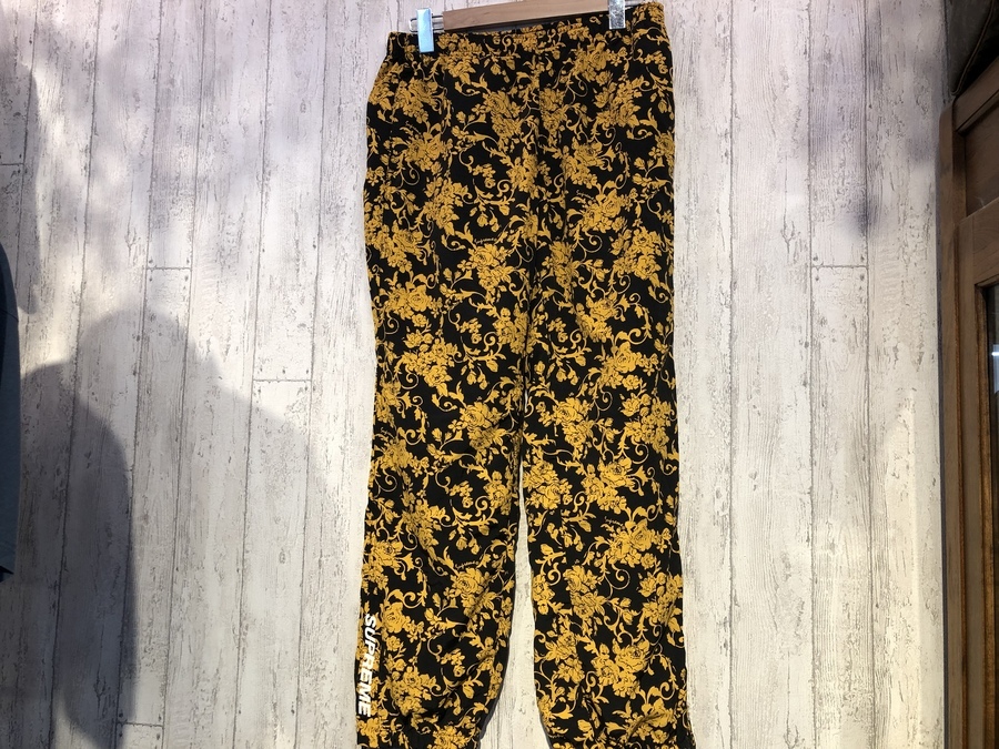 supreme/シュプリーム】20SS Warm Up Pant Teal Floral が買取入荷[2022.05.20発行]｜トレファクスタイル調布国領店｜洋服・古着の買取と販売の専門店｜トレジャーファクトリー（トレファク）のファッションリユース