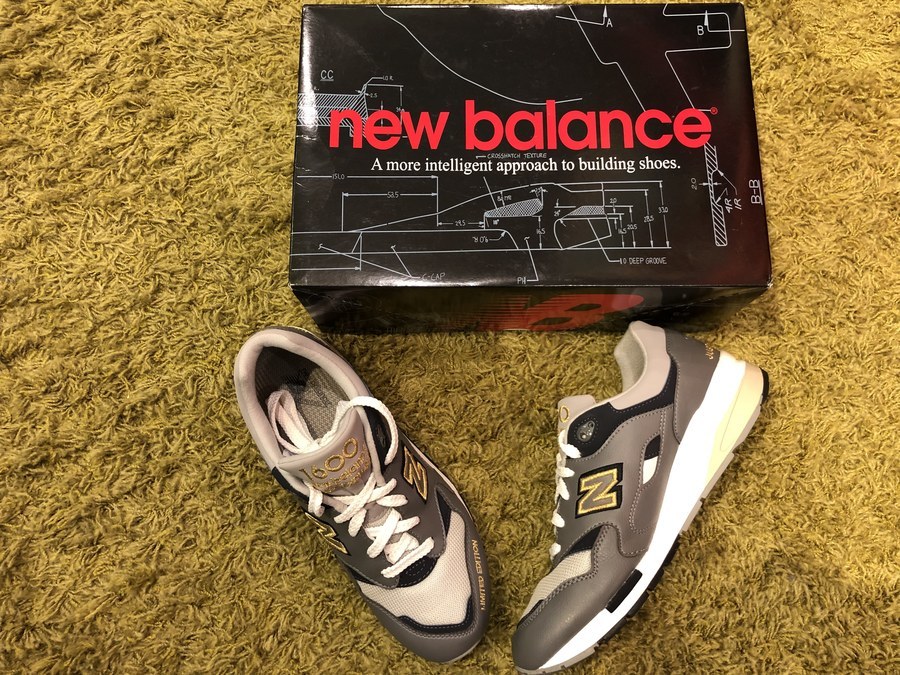 「スニーカーのNEW BALANCE 」