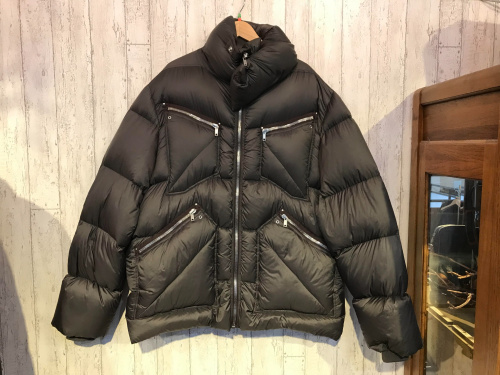 RICK OWENS/リックオウエンス】Jumbo IES Lightweight Down  Jacketよりが買取入荷[2022.10.22発行]｜トレファクスタイル調布国領店｜洋服・古着の買取と販売の専門店｜トレジャーファクトリー（トレファク）のファッションリユース