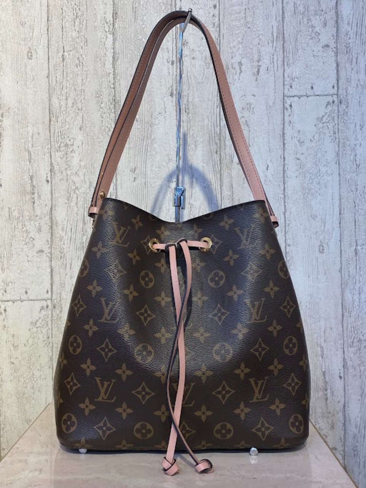 LOUIS VUITTON/ルイヴィトン】ネオノエ ローズバレリーヌが買取入荷