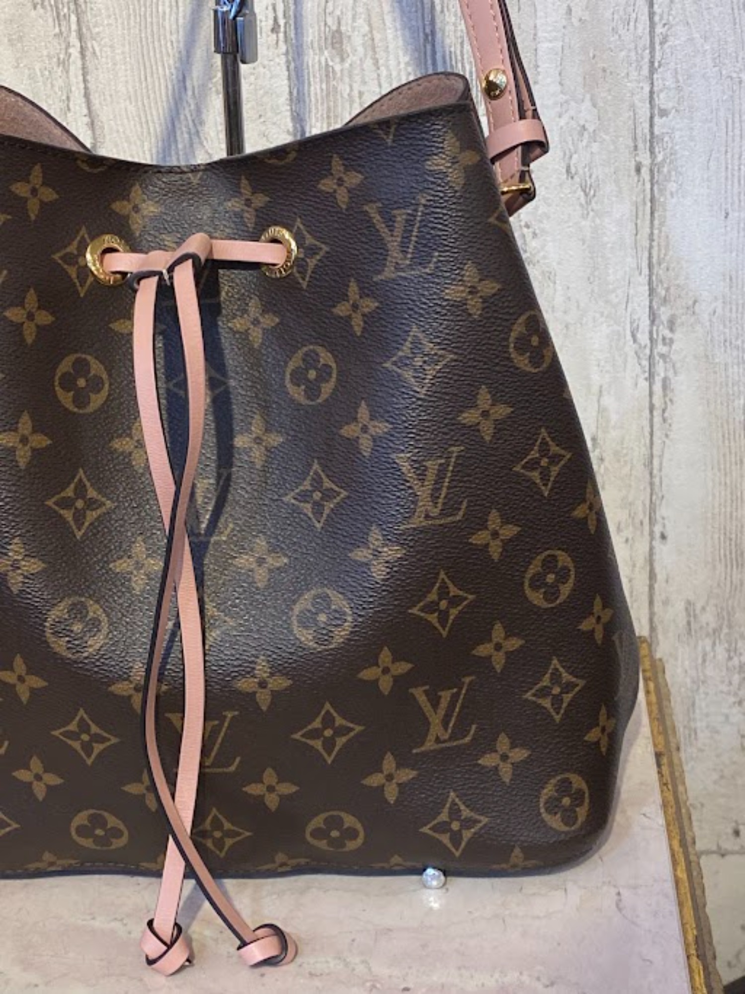 LOUIS VUITTON/ルイヴィトン】ネオノエ ローズバレリーヌが買取入荷しました！[2023.06.21発行]｜トレファクスタイル調布国領店 ｜洋服・古着の買取と販売の専門店｜トレジャーファクトリー（トレファク）のファッションリユース