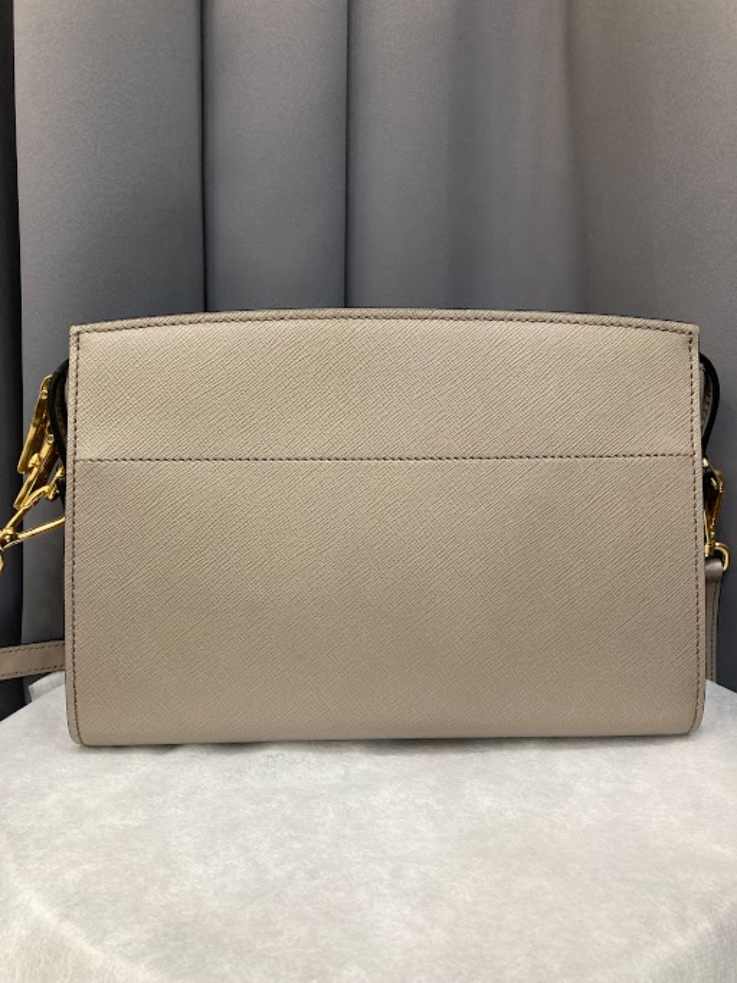 買取強化中！【PRADA／プラダ】より、 SAFFIANO+SOFT C ／サフィアーノソフト ショルダーバッグ買取入荷いたしました。[2023.09.20発行]｜トレファクスタイル柏増尾台店｜洋服・古着の買取と販売の専門店｜トレジャーファクトリー（トレファク）のファッションリユース