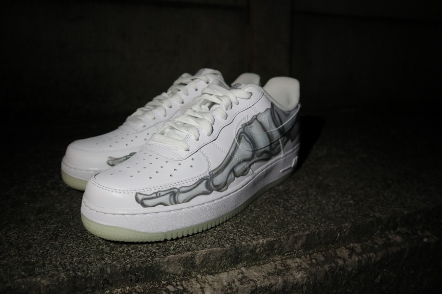 「スニーカーのNIKE AIR FORCE 1 」