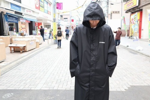 【VETEMENTS／ヴェトモン】より19AWレインコートが入荷致し 