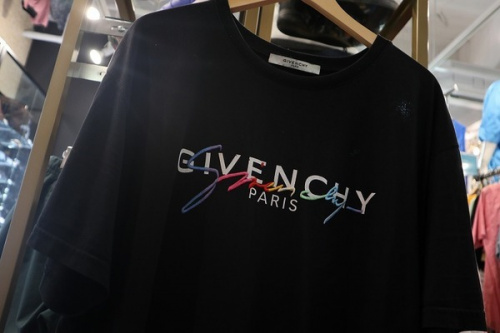 GIVENCHY/ジバンシー】よりシグネチャーロゴTシャツ(SIZE  XXL)が入荷致しました。[2020.06.01発行]｜トレファクスタイル町田店｜洋服・古着の買取と販売の専門店｜トレジャーファクトリー（トレファク）のファッションリユース