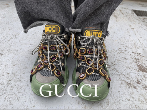 ラグジュアリーブランド【GUCCI /グッチ】よりフラッシュトレック