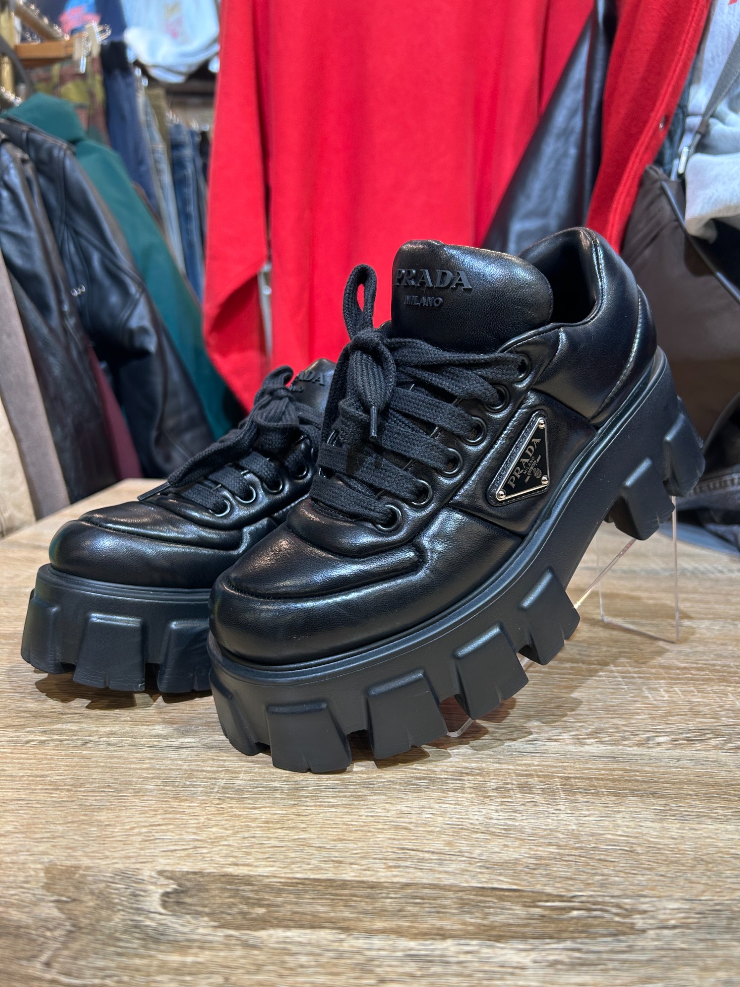 PRADA/ プラダ 】より モノリス  パデットスニーカーが入荷致しましたのでご紹介いたします！！！[2024.12.12発行]｜トレファクスタイル町田店｜洋服・古着の買取と販売の専門店｜トレジャーファクトリー（トレファク）のファッションリユース