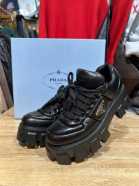 【PRADA/ プラダ 】より  モノリス パデットスニーカーが入荷致しましたのでご紹介いたします！！！