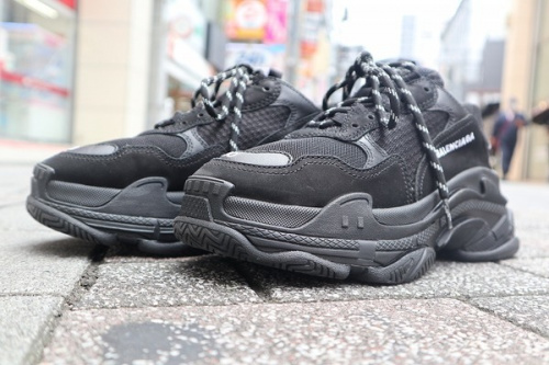 BALENCIAGA/バレンシアガ】よりTriple S BLACK（26.5cm）が入荷致し