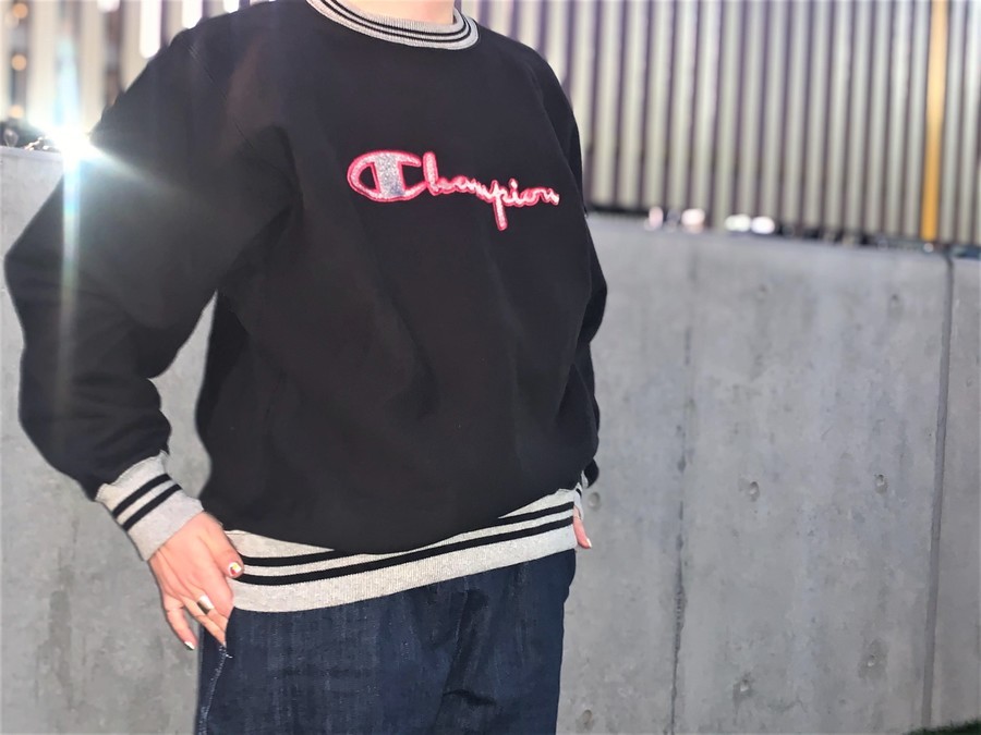 Champion／チャンピオン】より90'sロゴ刺繍リバースウィーブスウェット