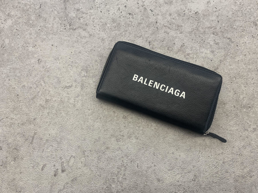 買取強化ブランド【BALENCIAGA／バレンシアガ】よりロゴラウンドジップ