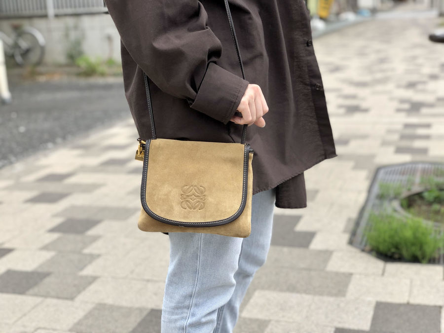 人気インポートブランド【LOEWE/ロエベ】よりスウェードショルダー