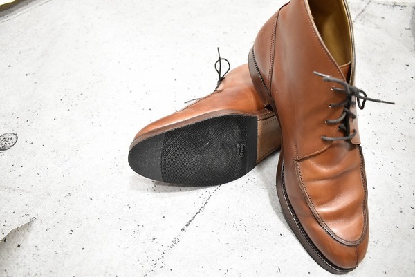 Crockett&Jones/クロケットジョーンズ】よりUチップチャッカブーツ が入荷致しました。[2020.09.23発行]｜トレファクスタイル立川店｜洋服・古着の買取と販売の専門店｜トレジャーファクトリー（トレファク）のファッションリユース