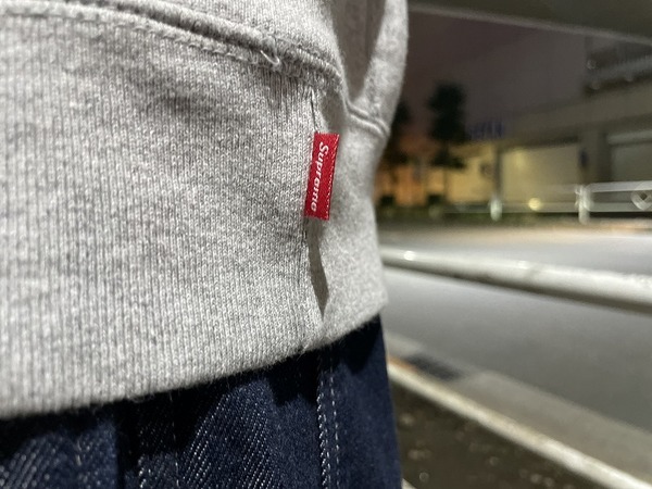 Supreme × KAWS/シュプリーム × カウズ】KAWS Chalk Logo Hooded