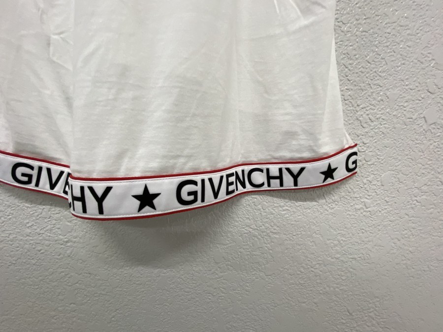 ラグジュアリーブランド【GIVENCHY／ジバンシィ】からロングTシャツを