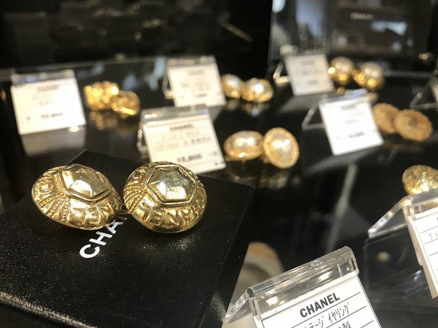 Chanel ヴィンテージシャネルでコーデを格上げ 17 10 17発行