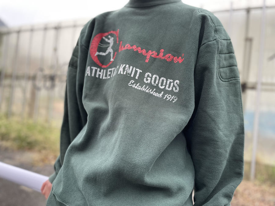 Champion/チャンピオン】より珍しいフットボール使用の90's