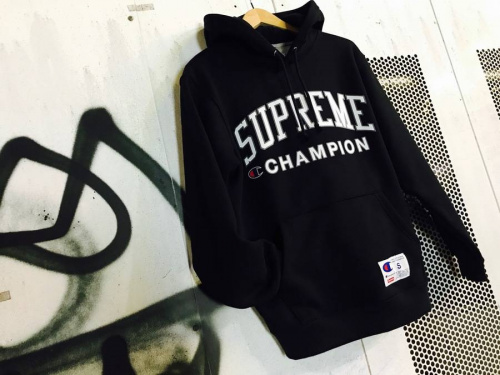 Supreme×Champion コラボパーカー 入荷しました！[2017.11.21発行]｜トレファクスタイル下北沢東口店｜洋服・古着の買取と販売の専門店｜トレジャーファクトリー（トレファク）のファッションリユース