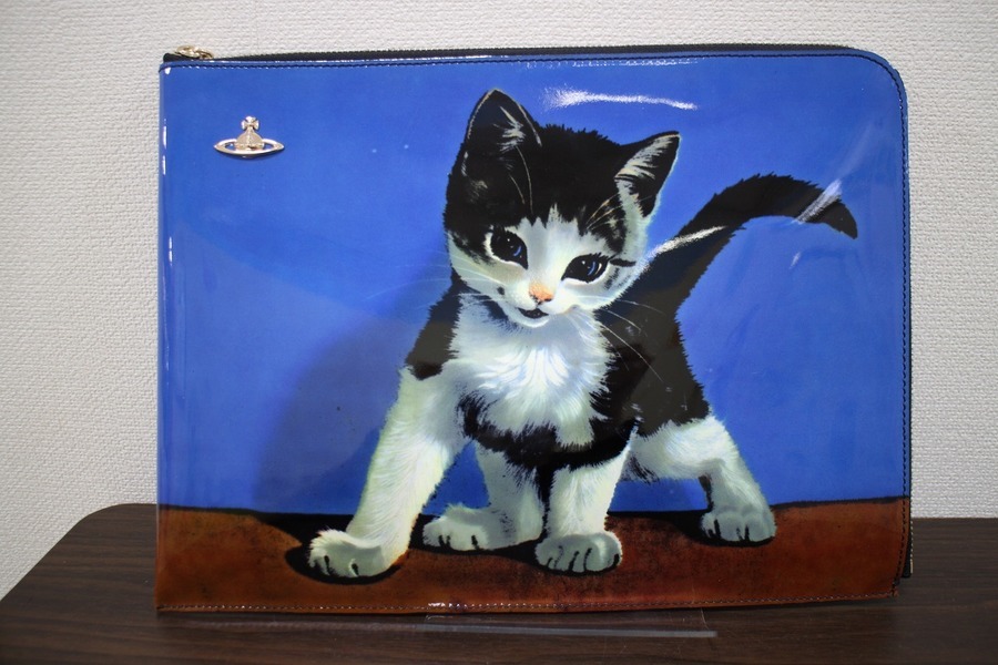 Vivienne Westwood/ヴィヴィアンウエストウッド】より、Kitten Clutch Bag が入荷しております。[2020.06.03発行]｜トレファクスタイルホームズ川崎大師店｜洋服・古着の買取と販売の専門店｜トレジャーファクトリー（トレファク）のファッションリユース