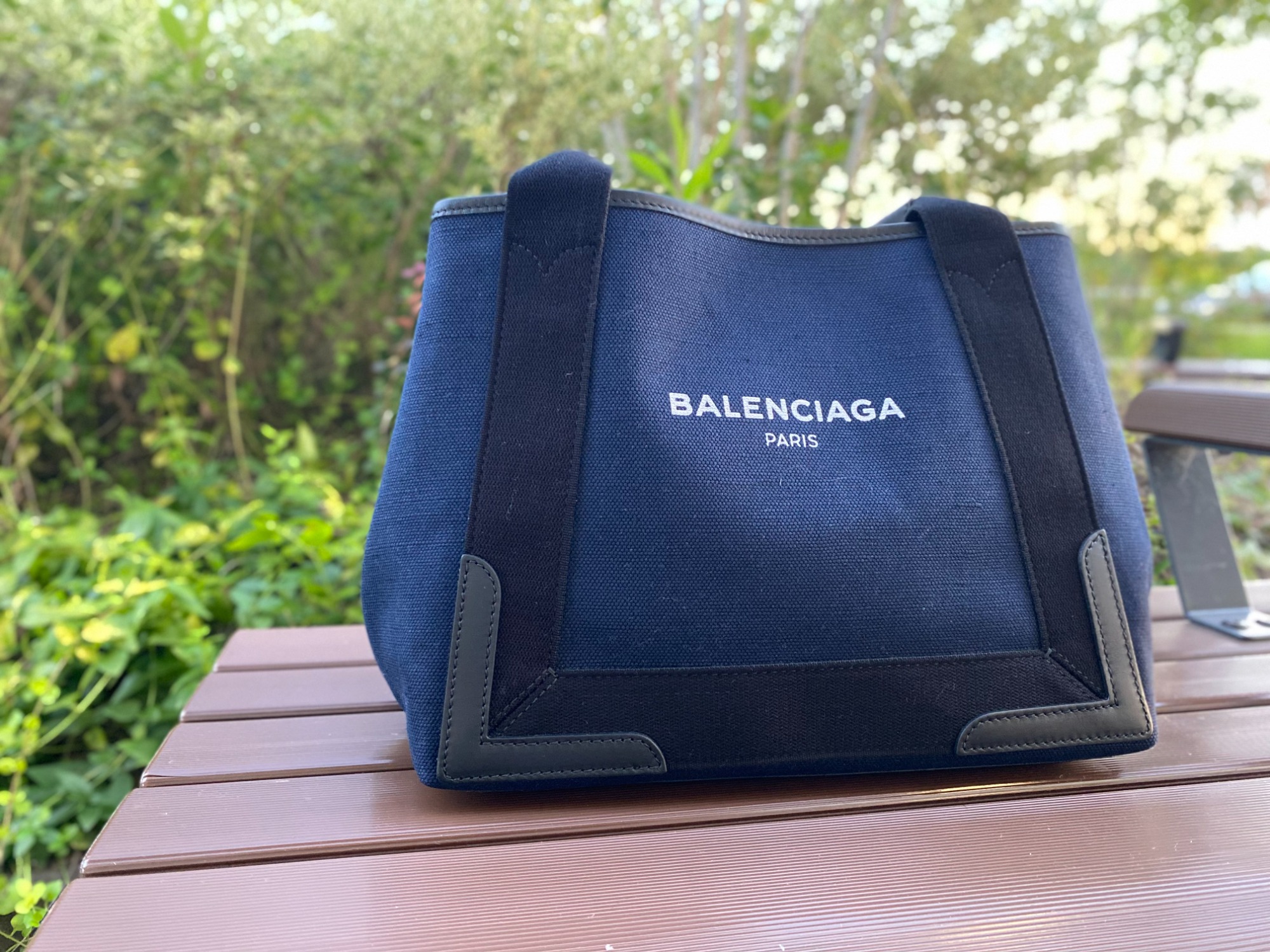 人気インポートブランド【BALENCIAGA/バレンシアガ】よりネイビー