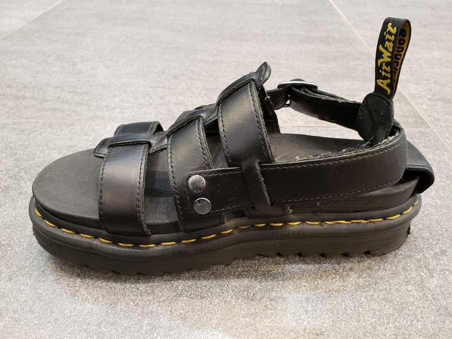 Dr.Martens/ドクターマーチン】レザーストラップサンダル TERRY が入荷