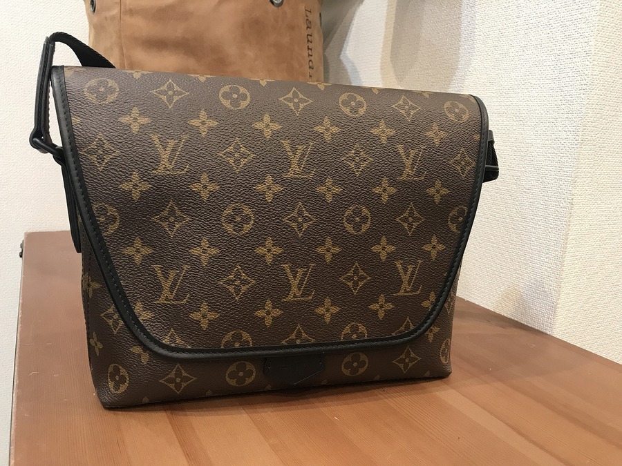 「ラグジュアリーブランドのLOUIS VUITTON 　 」