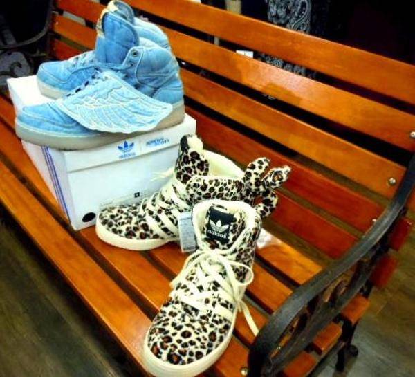 きゃりーぱみゅぱみゅ愛用JEREMY SCOTT×adidas2012年スニーカーには一