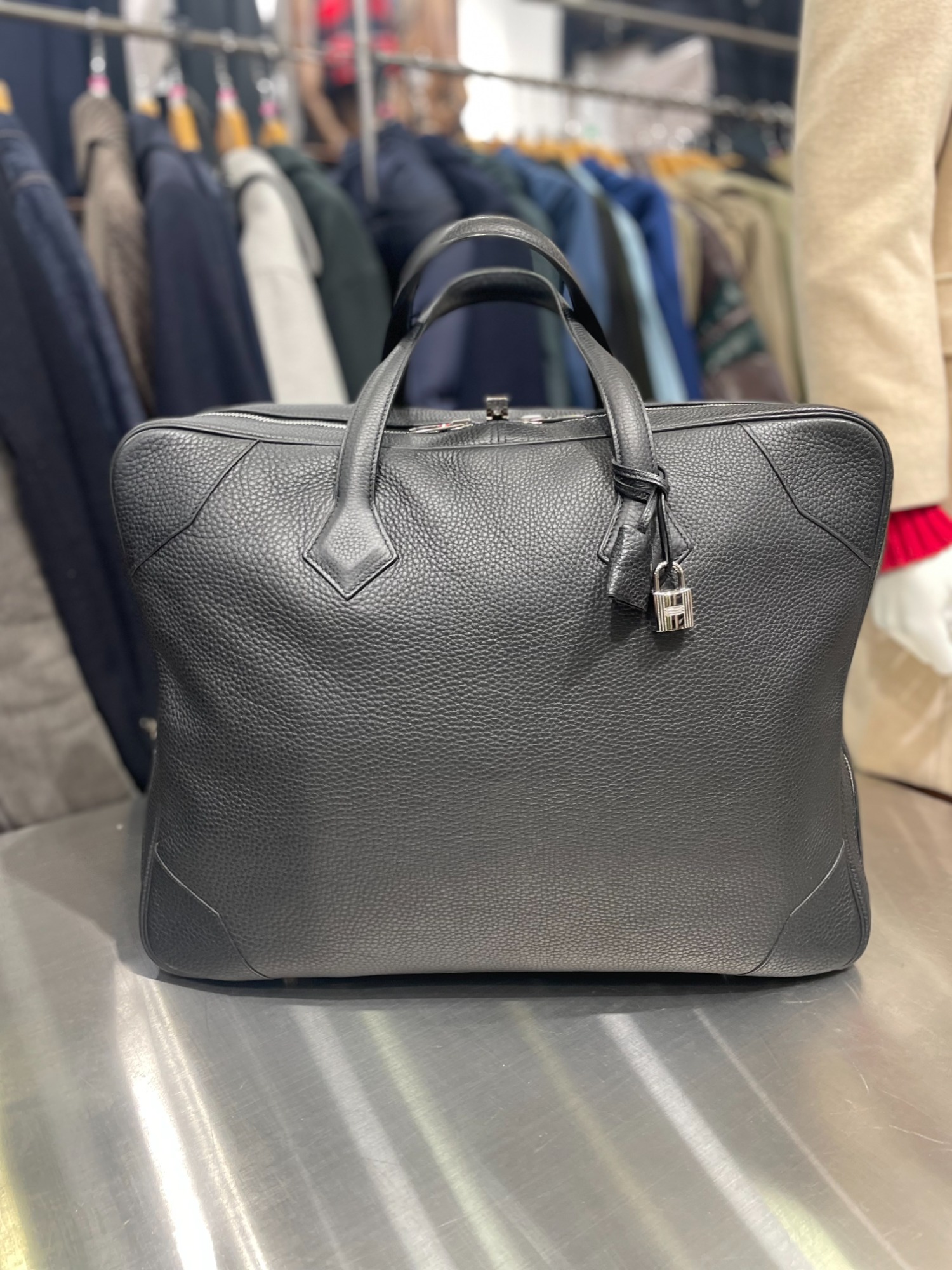 HERMES / エルメス】から「ヴィクトリア45 」が買取入荷致しました。[2024.01.15発行]｜トレファクスタイル三鷹店｜洋服・古着の買取と販売の専門店｜トレジャーファクトリー（トレファク）のファッションリユース