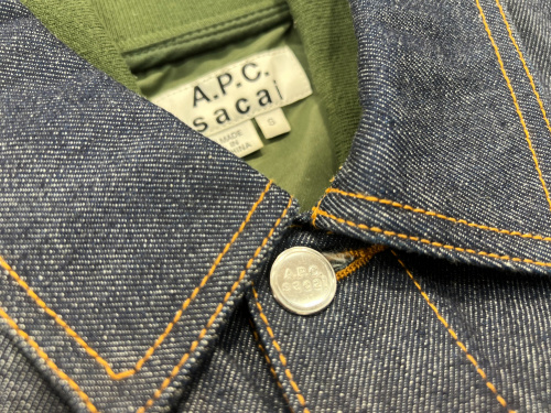 スタイル辻堂店】sacai × A.P.C.／サカイ×アーペーセー MA-1ドッキングデニムジャケット をご紹介[2022.11.05発行]｜トレファクスタイル辻堂店｜洋服・古着の買取と販売の専門店｜トレジャーファクトリー（トレファク）のファッションリユース