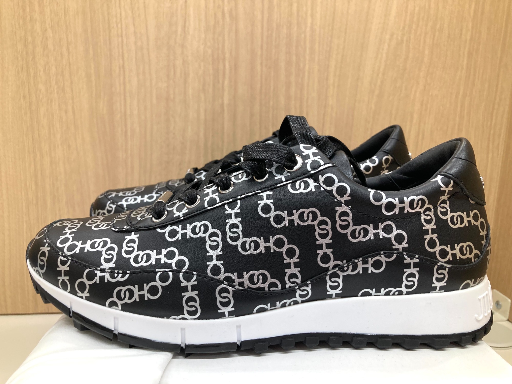 JIMMY CHOO/ジミーチュウ】Monza ロゴプリントレザースニーカー入荷