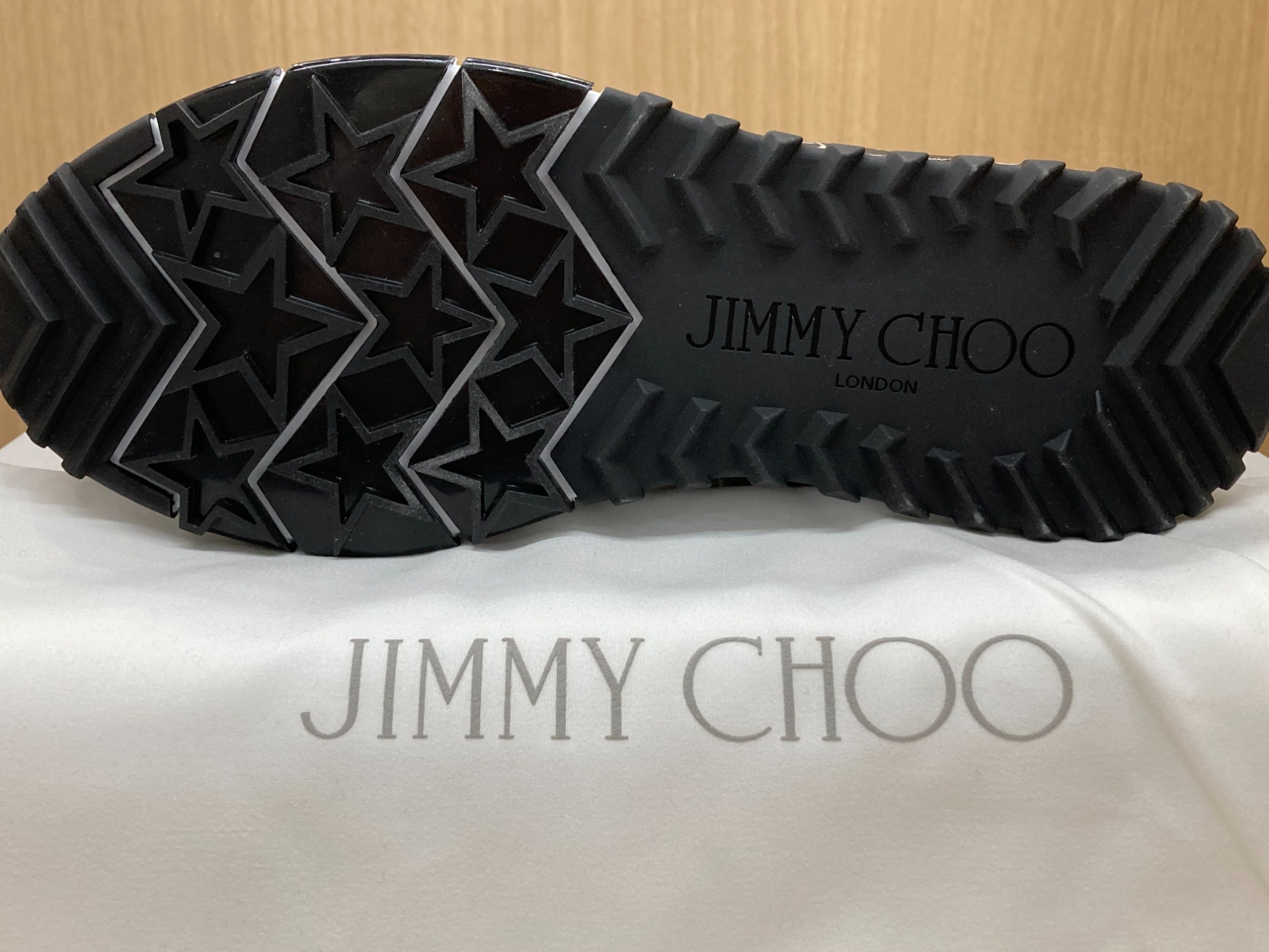 JIMMY CHOO/ジミーチュウ】Monza ロゴプリントレザースニーカー入荷