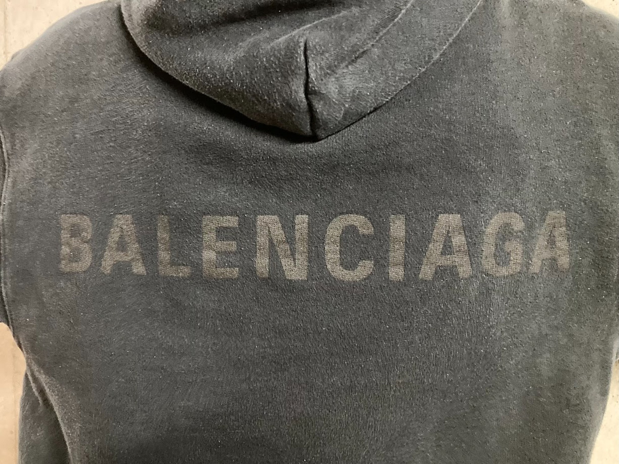 BALENCIAGA/バレンシアガ】バックロゴプリントパーカーを買取入荷致し