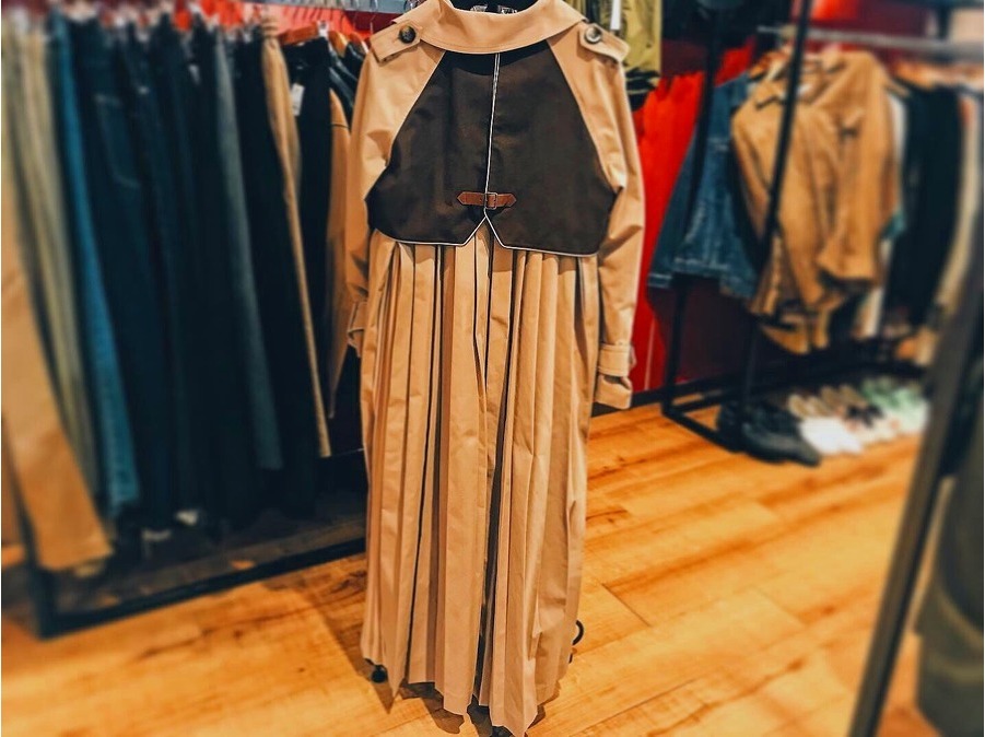 AMERI VINTAGE/アメリヴィンテージ】VARIOUS BACK PLEATS TRENCH 入荷