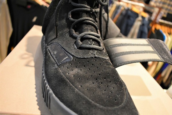 adidas/アディダス】YEEZY BOOST 750 『Triple black 』 入荷情報 