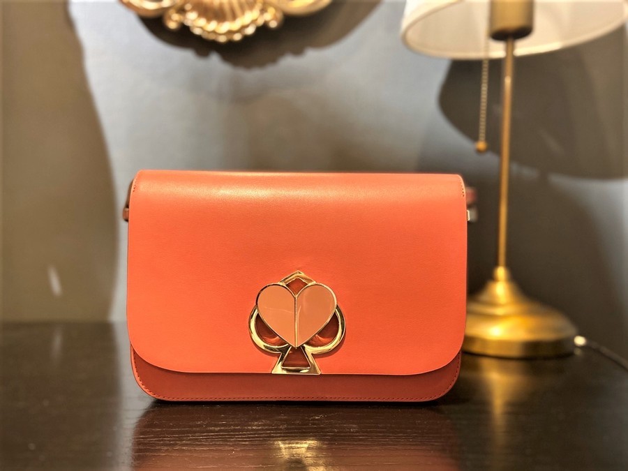 Kate Spade ケイトスペード 二コラツイストロック ミディアムショルダーバッグ入荷情報 04 18発行