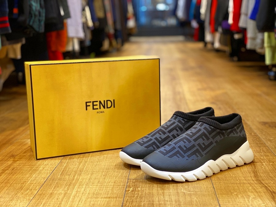 買取強化ブランド【FENDI / フェンディ】より【ブラウンテクニカルファブリック ロートップ】が買取入荷致しましたので、皆様にご紹介したいと思います。  [2021.10.12発行]｜トレファクスタイル千葉店｜洋服・古着の買取と販売の専門店｜トレジャーファクトリー ...