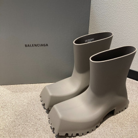 「ラグジュアリーブランドのBALENCIAGA 」