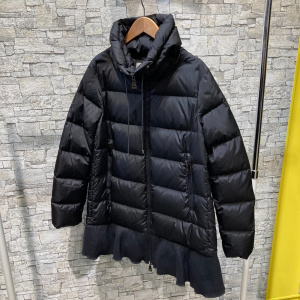 「アウトドアブランドのMONCLER 」