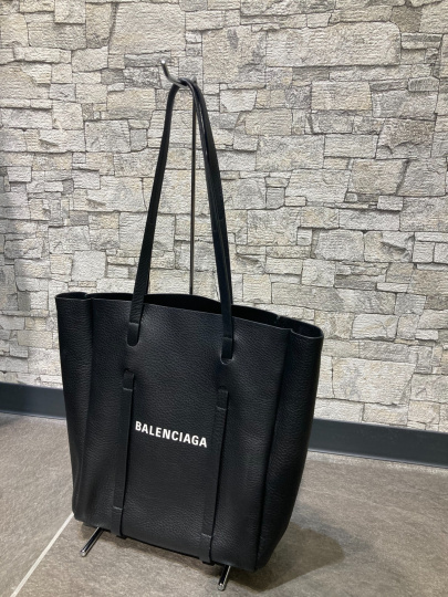 「ラグジュアリーブランドのBALENCIAGA 」