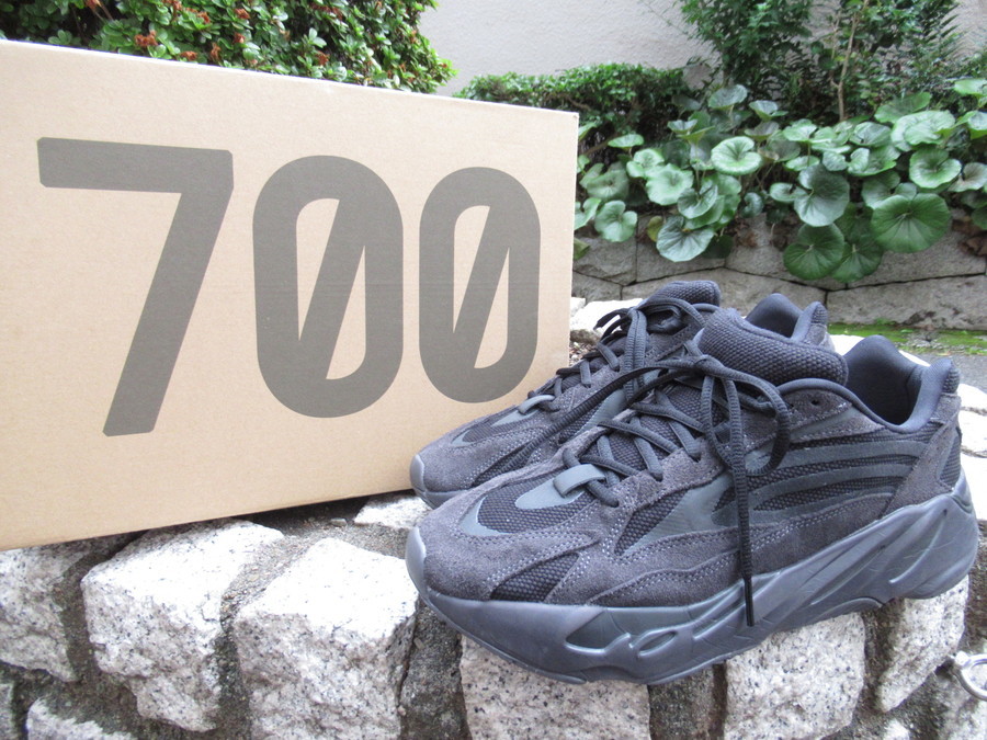 高円寺スニーカーブログ】YEEZY BOOST 700 V2 VANTA 買取入荷