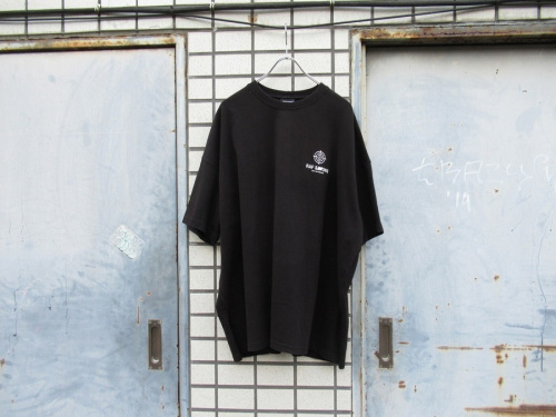 【MASTER NUMBER／マスターナンバー】RAFSIMONSオマージュのFAKE BACK SLIT  T-SHIRTS入荷です[2020.05.04発行]｜トレファクスタイル高円寺2号店｜洋服・古着の買取と販売の専門店｜トレジャーファクトリー（トレファク）のファッション  ...