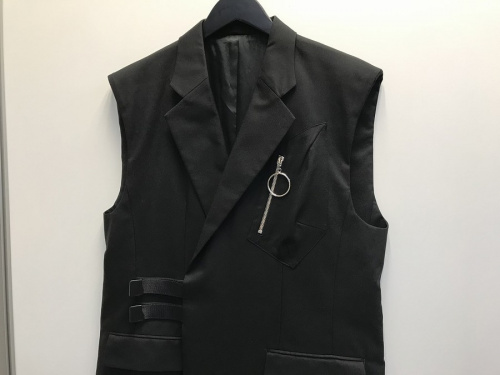 YUKI HASHIMOTO/ユウキハシモト】21SS・3D POCKET SLEEVELESS COAT・211-01-0403  買い取り入荷。[2021.08.15発行]｜トレファクスタイルアメリカ村店｜洋服・古着の買取と販売の専門店｜トレジャーファクトリー（トレファク）のファッションリユース