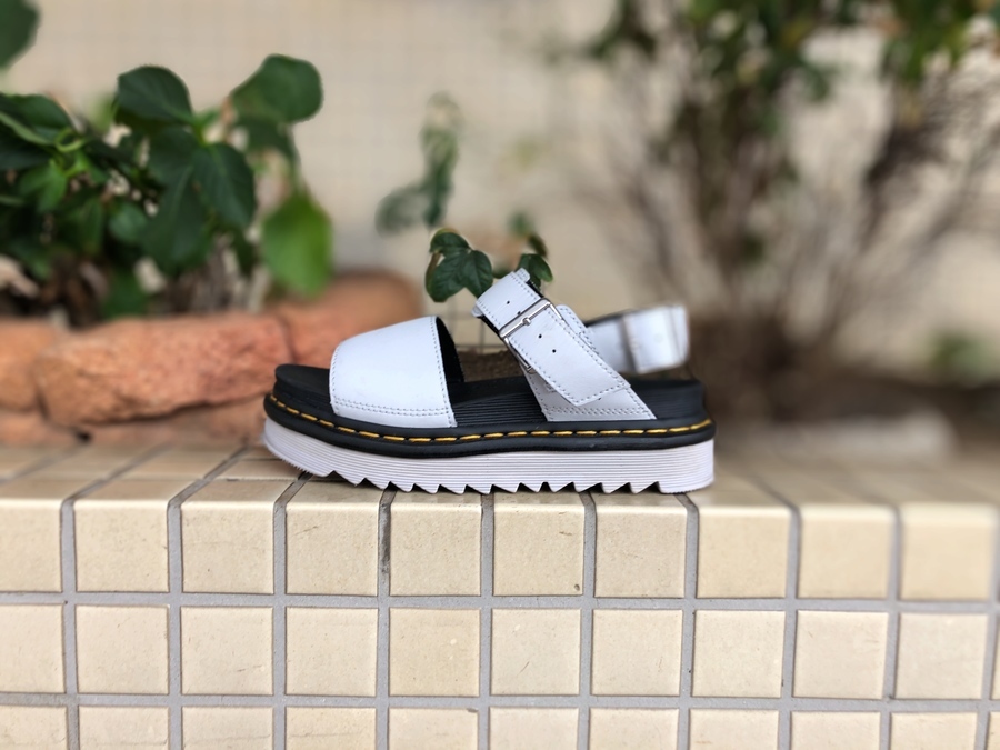 買取強化ブランド【Dr.Martens/ドクターマーチン】よりVOSSサンダルの