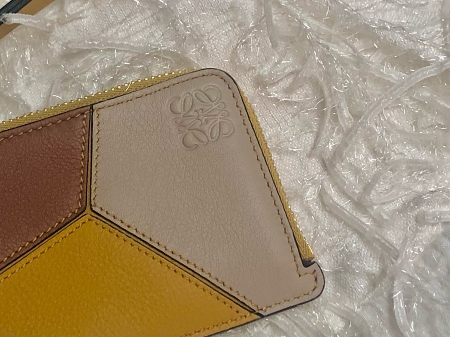 人気ブランド【LOEWE/ロエベ】よりパズルコインカードホルダーをお買取