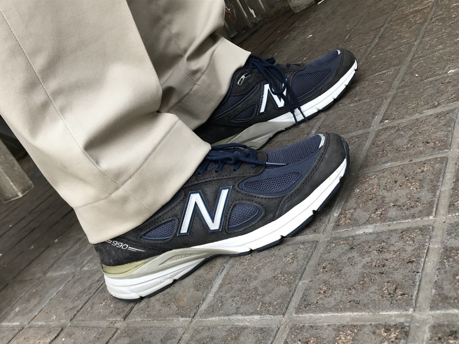 「スニーカーのNEW BALANCE 」