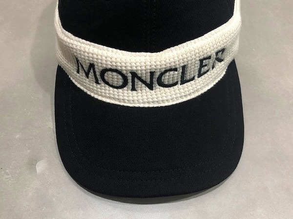 MONCLER（モンクレール）」よりワッフルニットパネルロゴ刺繍コットン