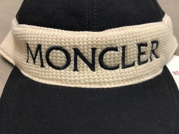 MONCLER（モンクレール）」よりワッフルニットパネルロゴ刺繍コットン