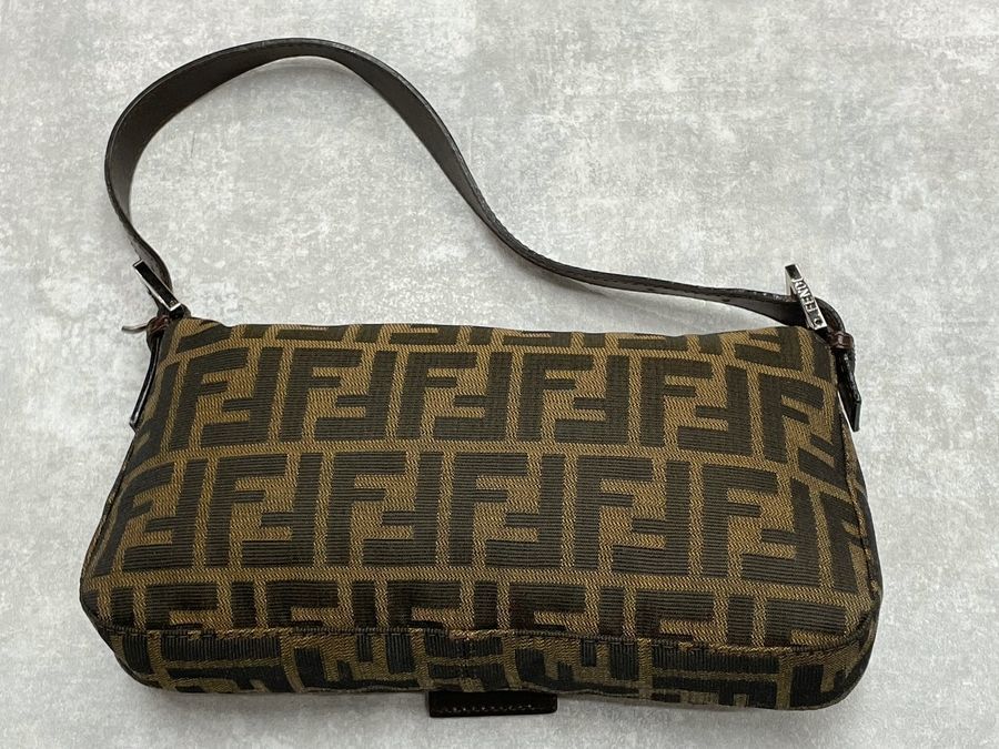 FENDI/フェンディ】のズッカ柄マンマバケット バッグを買取入荷しました。[2021.06.12発行]｜トレファクスタイル川越店｜洋服・古着の買取と販売の専門店｜トレジャーファクトリー（トレファク）のファッションリユース