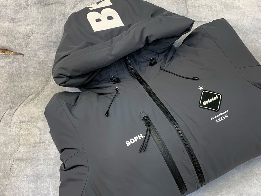 この時期に！「FCRB/エフシーアールビー」よりTOUR DOWN PARKA  が入荷しました。[2020.12.22発行]｜トレファクスタイル川越店｜洋服・古着の買取と販売の専門店｜トレジャーファクトリー（トレファク）のファッションリユース